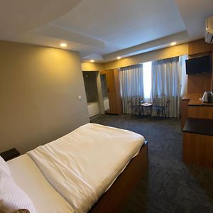 Deluxe Double Room Bath